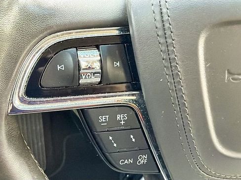 Used 2019 Lincoln Continental Select image 35