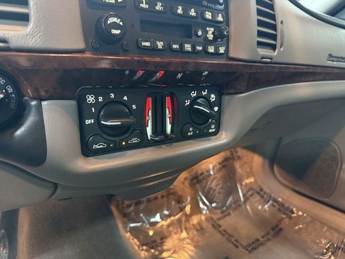 Used 2003 Chevrolet Impala Sedan w/ Preferred Equipment Group FWD image 18