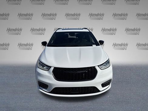 New 2026 Chrysler Pacifica Limited w/ S Appearance Package image 3