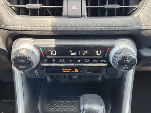 Used 2019 Toyota RAV4 XLE FWD image 20