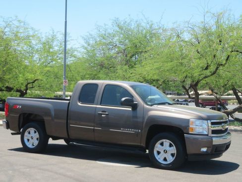 Used 2008 Chevrolet Silverado 1500 LT w/ Power Pack Plus RWD image 4