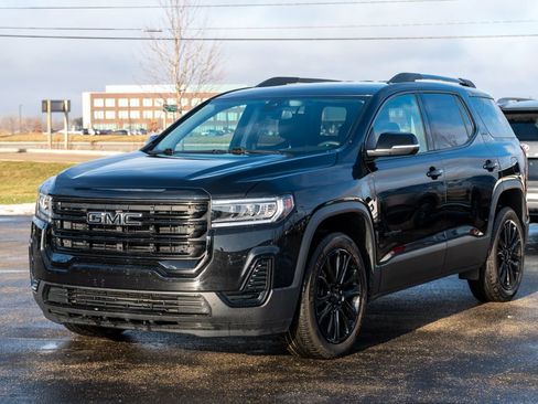 Used 2023 GMC Acadia SLE w/ Driver Convenience Package image 3