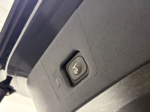Used 2023 Lincoln Nautilus FWD w/ Premium Package image 9