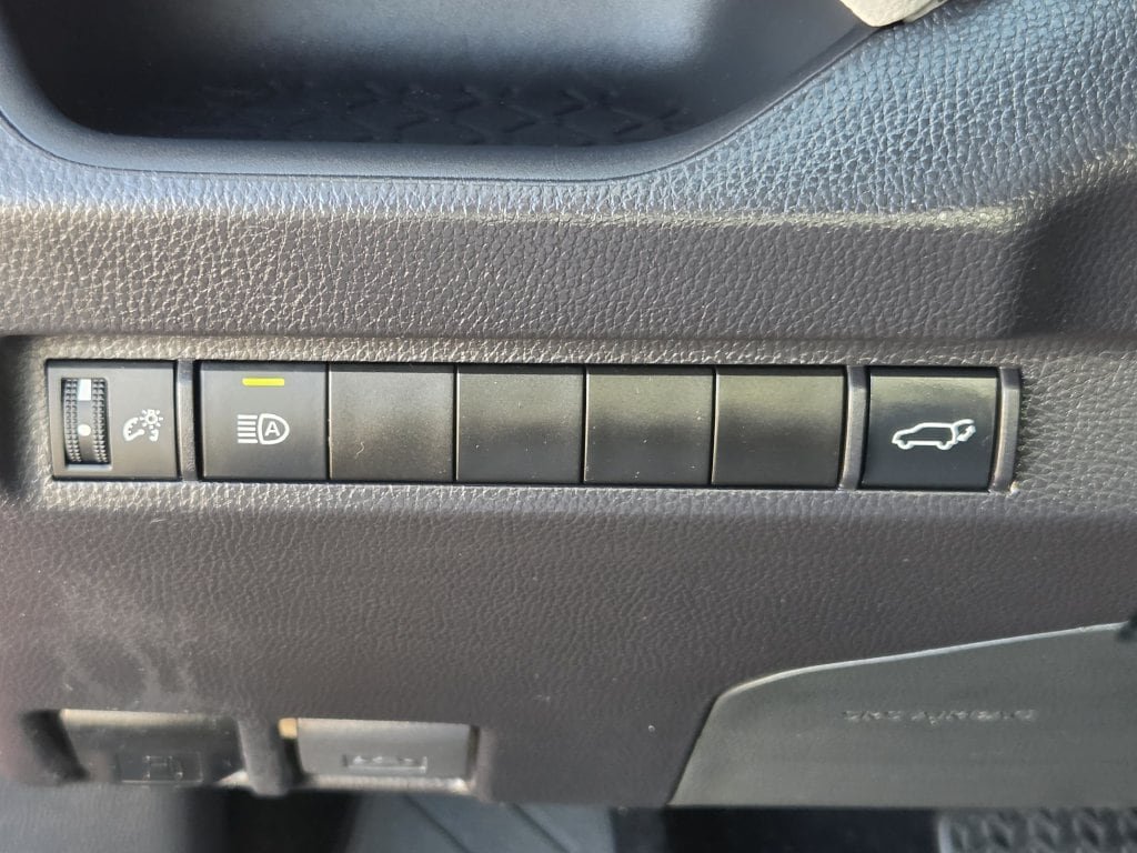 Used 2025 Toyota RAV4 XLE w/ Convenience Package FWD image 25