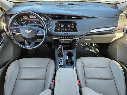 Used 2023 Cadillac XT4 Luxury w/ Cold Weather Package FWD image 17