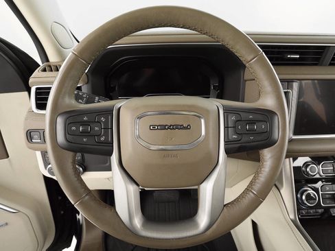 Used 2022 GMC Yukon XL Denali image 13