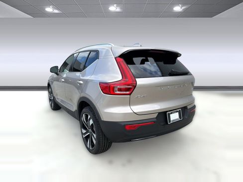 Certified 2023 Volvo XC40 B5 Plus w/ Protection Package Premier AWD/4WD image 3