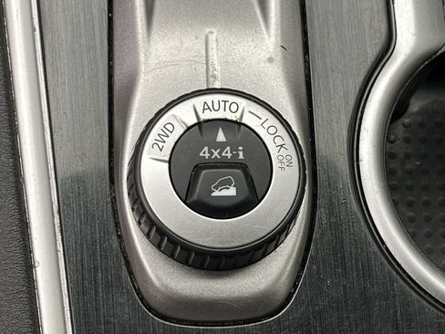 Used 2020 Nissan Pathfinder SV AWD/4WD image 16