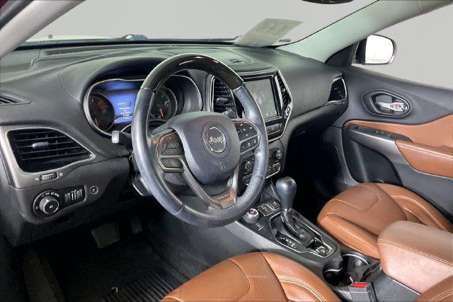 Used 2019 Jeep Cherokee Overland w/ Technology Group AWD/4WD image 11