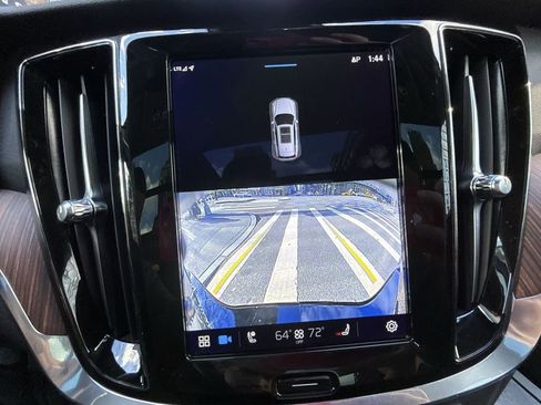 Used 2023 Volvo V60 B5 Cross Country Plus image 17