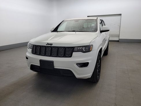 Used 2017 Jeep Grand Cherokee Altitude AWD/4WD image 15