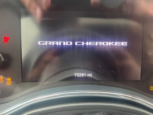 Used 2019 Jeep Grand Cherokee Altitude AWD/4WD image 22