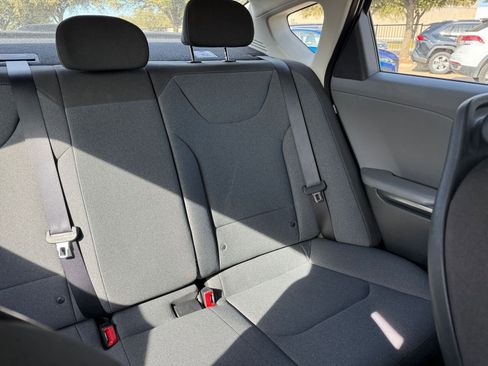 Used 2025 Kia K4 LXS image 38