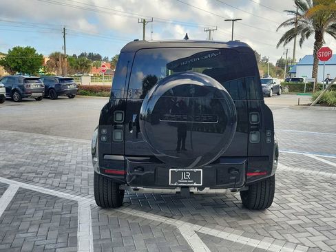 New 2026 Land Rover Defender 110 X-Dynamic SE image 4