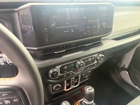 Used 2024 Jeep Wrangler Sport S image 12