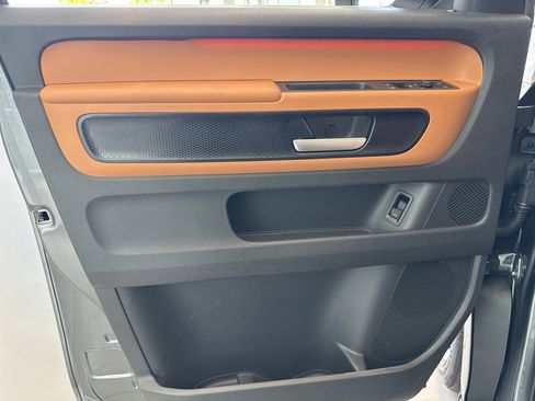 New 2025 Volkswagen ID. Buzz Pro S Plus image 25