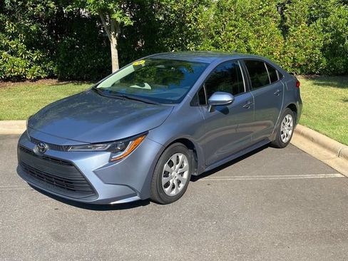 Used 2024 Toyota Corolla LE FWD image 3