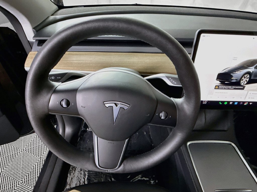 Used 2024 Tesla Model Y Long Range AWD/4WD image 19