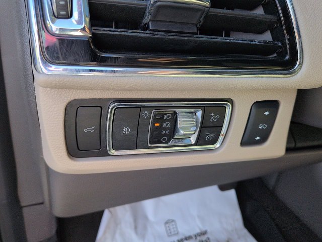 Used 2024 Lincoln Navigator L Reserve AWD/4WD image 16