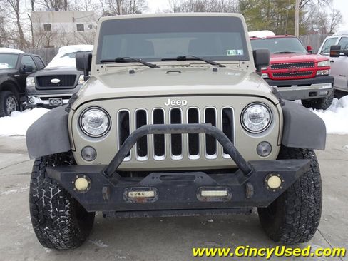 Used 2017 Jeep Wrangler Unlimited Sahara w/ Connectivity Group AWD/4WD image 2