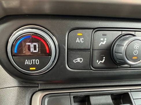Used 2023 GMC Acadia Denali w/ Denali Ultimate Package AWD/4WD image 45
