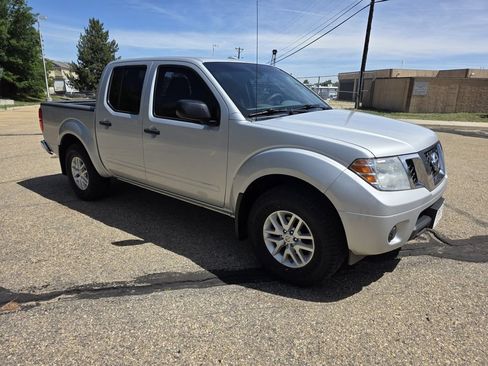 Used 2018 Nissan Frontier SV AWD/4WD image 11