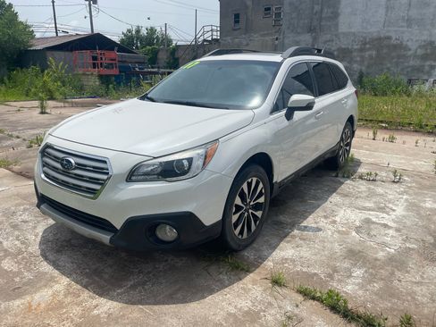 Used 2017 Subaru Outback 2.5i Limited image 2