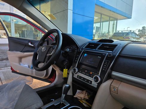 Used 2013 Toyota Camry LE image 23