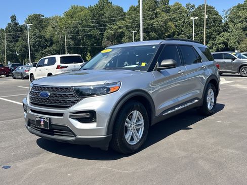 Used 2022 Ford Explorer XLT RWD image 1