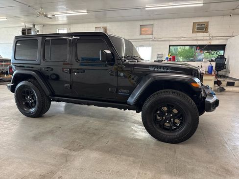 Used 2024 Jeep Wrangler Unlimited image 5