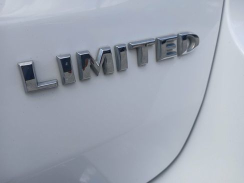 Used 2018 Jeep Grand Cherokee Limited RWD image 18
