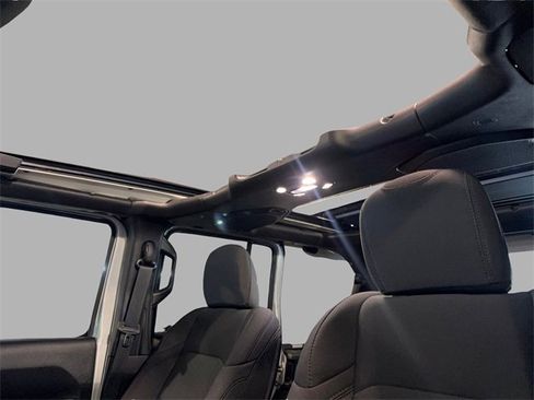 Used 2023 Jeep Wrangler Unlimited w/ Sun & Screen Package image 22