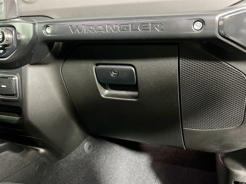 Used 2022 Jeep Wrangler Unlimited Sport AWD/4WD image 34