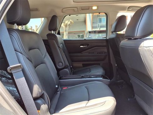 New 2025 Nissan Pathfinder SL w/ Black Appearance Package image 7
