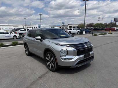 Used 2025 Mitsubishi Outlander SE