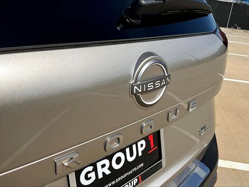 Used 2023 Nissan Rogue SL image 30