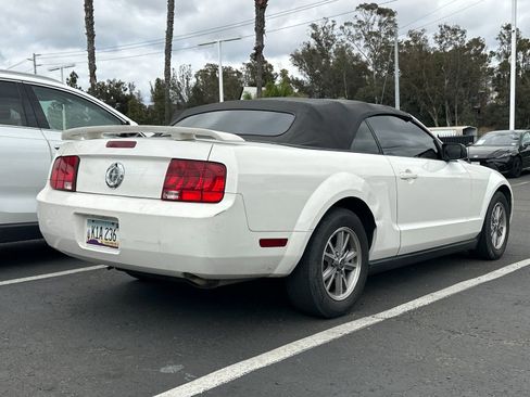 Used 2005 Ford Mustang Premium RWD image 3