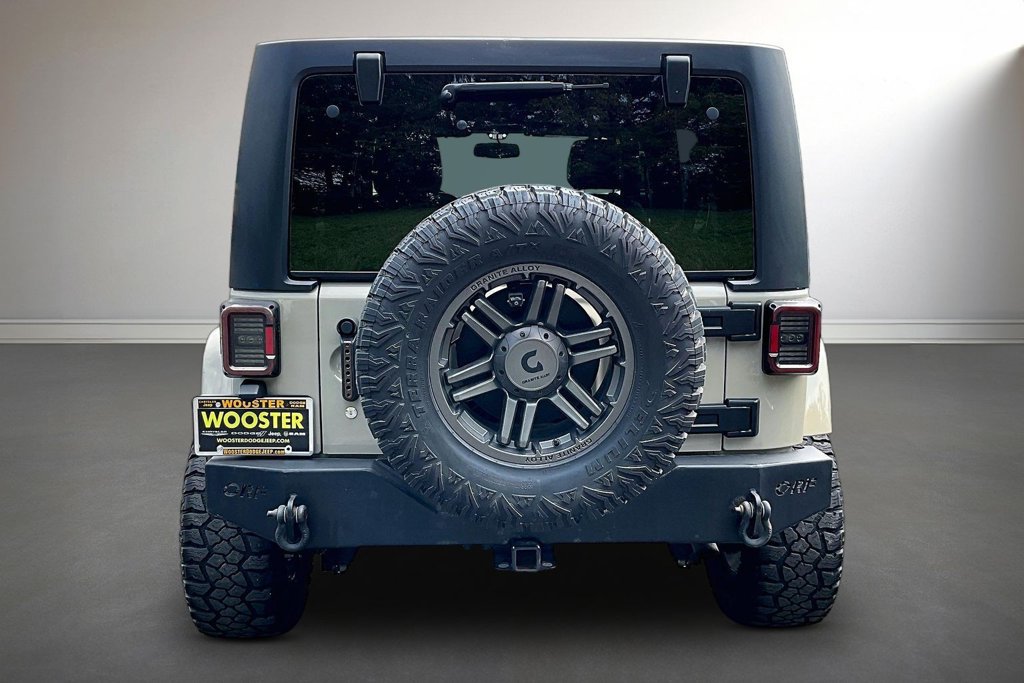 Used 2018 Jeep Wrangler Unlimited Sahara w/ Connectivity Group AWD/4WD image 6