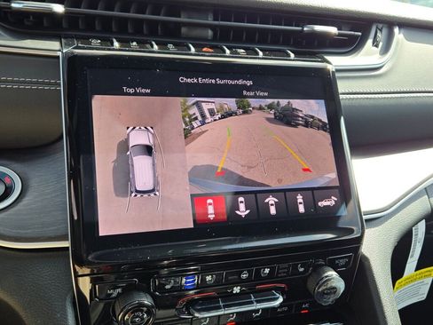 New 2025 Jeep Grand Cherokee Limited w/ Luxury Tech Group II image 31