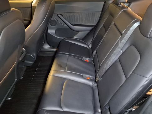 Used 2022 Tesla Model Y Performance image 16