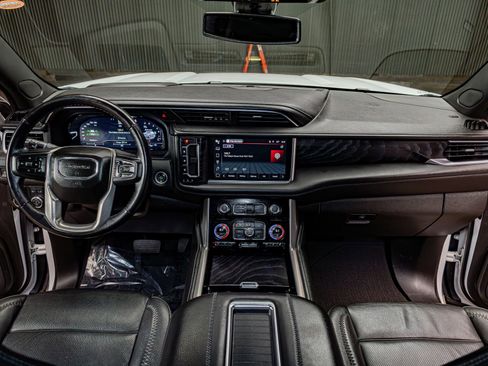 Used 2022 GMC Yukon XL Denali image 14