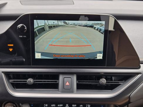 Used 2025 Lexus UX 300h FWD image 24