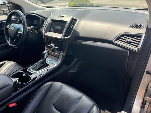 Used 2018 Ford Edge Titanium w/ Equipment Group 301A AWD/4WD image 16