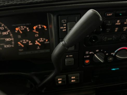 Used 2000 Chevrolet Tahoe Z71 w/ Comfort & Security Pkg image 69