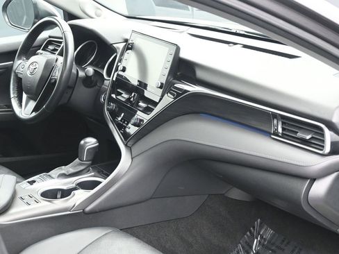 Used 2024 Toyota Camry XLE image 6