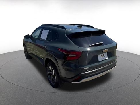 Used 2025 Chevrolet Trax LT w/ LT Convenience Package image 11