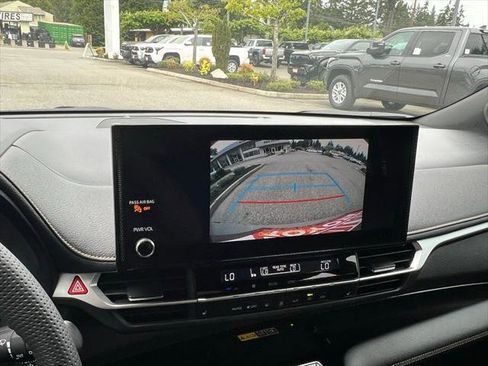 Certified 2025 Toyota Sienna XLE Woodland Edition AWD/4WD image 24