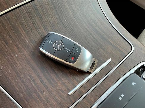 Certified 2022 Mercedes-Benz GLC 300 4MATIC image 10