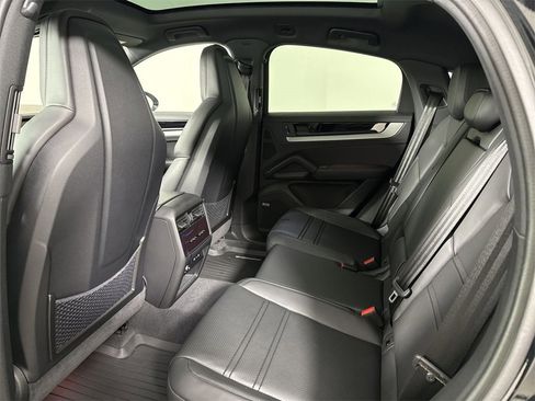 New 2026 Porsche Cayenne S image 25