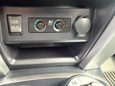 Used 2018 Toyota 4Runner SR5 AWD/4WD image 15